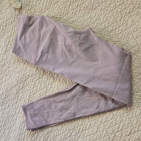 Lululemon Reveal Crop Pink - Picture 1 of 6